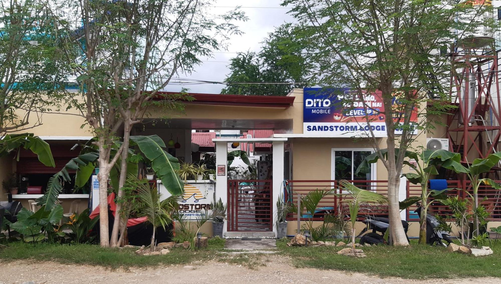 Sandstorm Lodge And Cafe Puerto Galera Extérieur photo