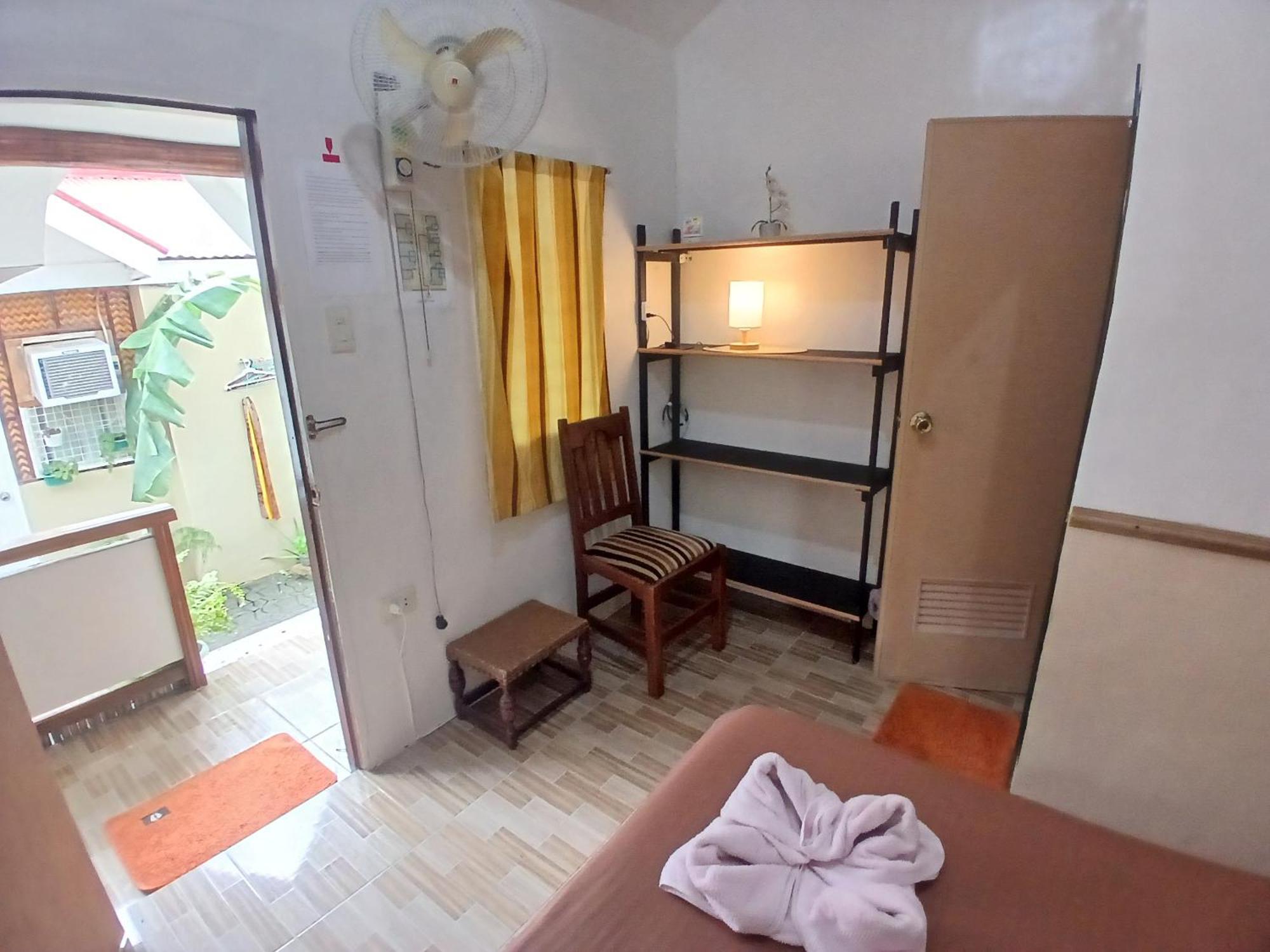 Sandstorm Lodge And Cafe Puerto Galera Extérieur photo