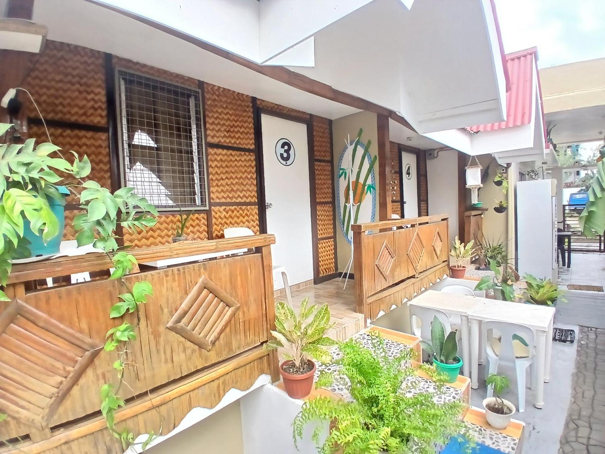 Sandstorm Lodge And Cafe Puerto Galera Extérieur photo