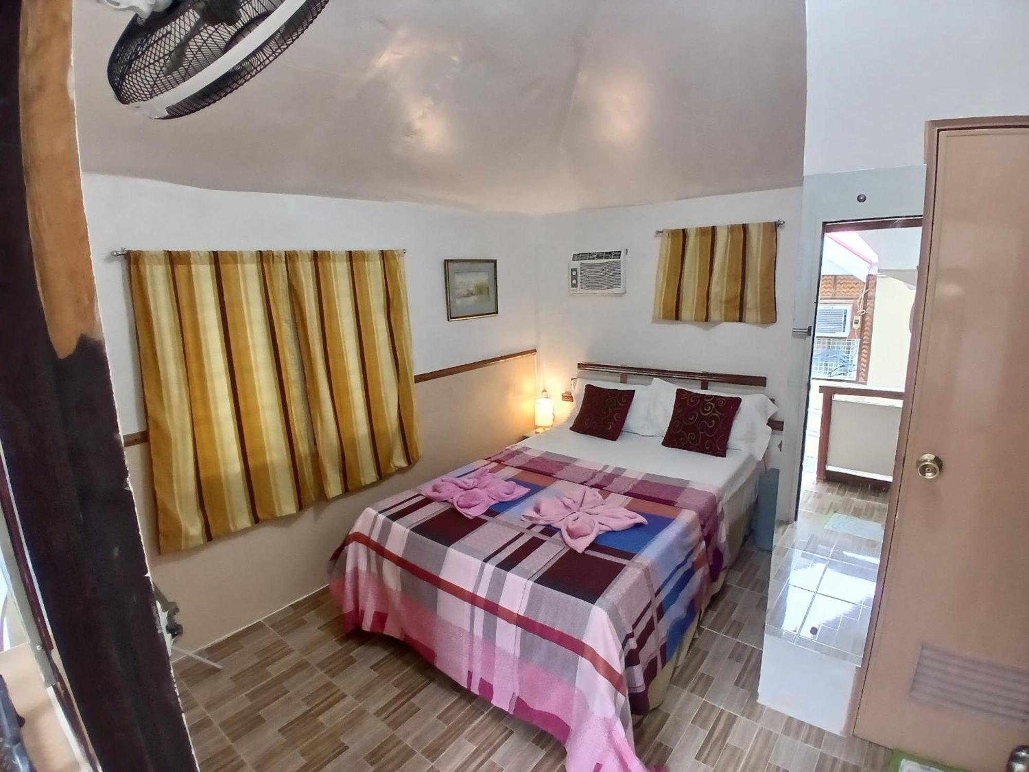 Sandstorm Lodge And Cafe Puerto Galera Extérieur photo